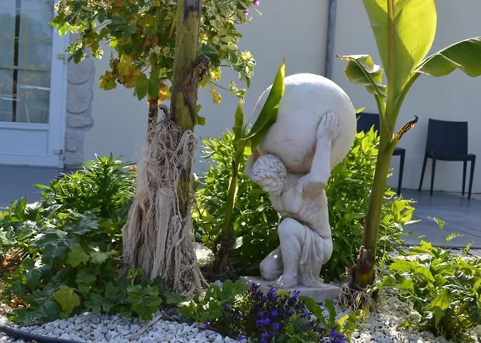 招待所 Courfleurie Reception *